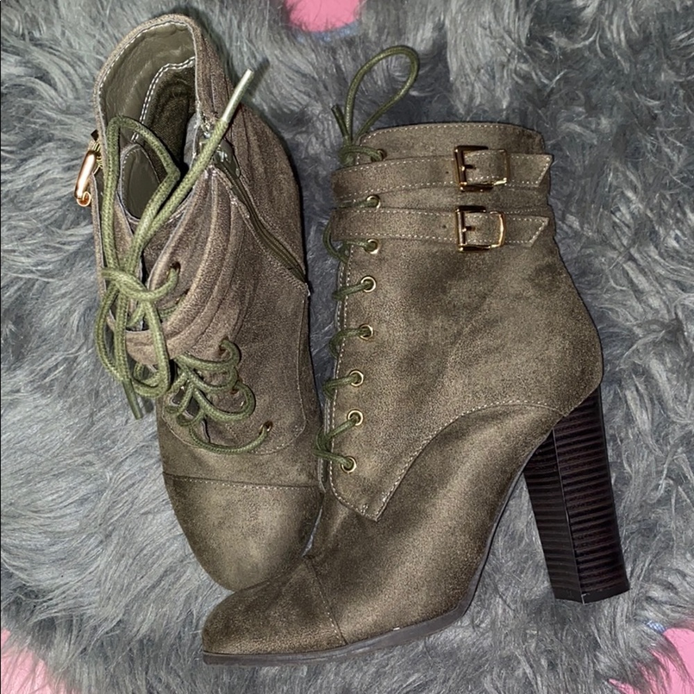 BOOTIES